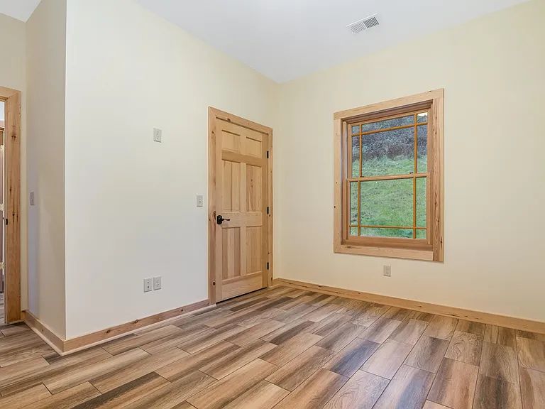 13 Johnston Dr — Photo 7