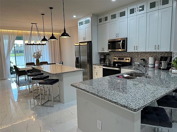 3rd image of 2458 Empress Dr