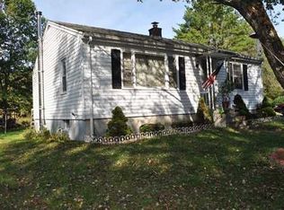 41 Woodlawn Rd, North Smithfield, RI 02896