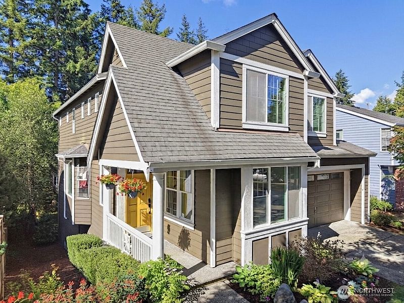2nd image of 6627 Silent Creek Avenue SE