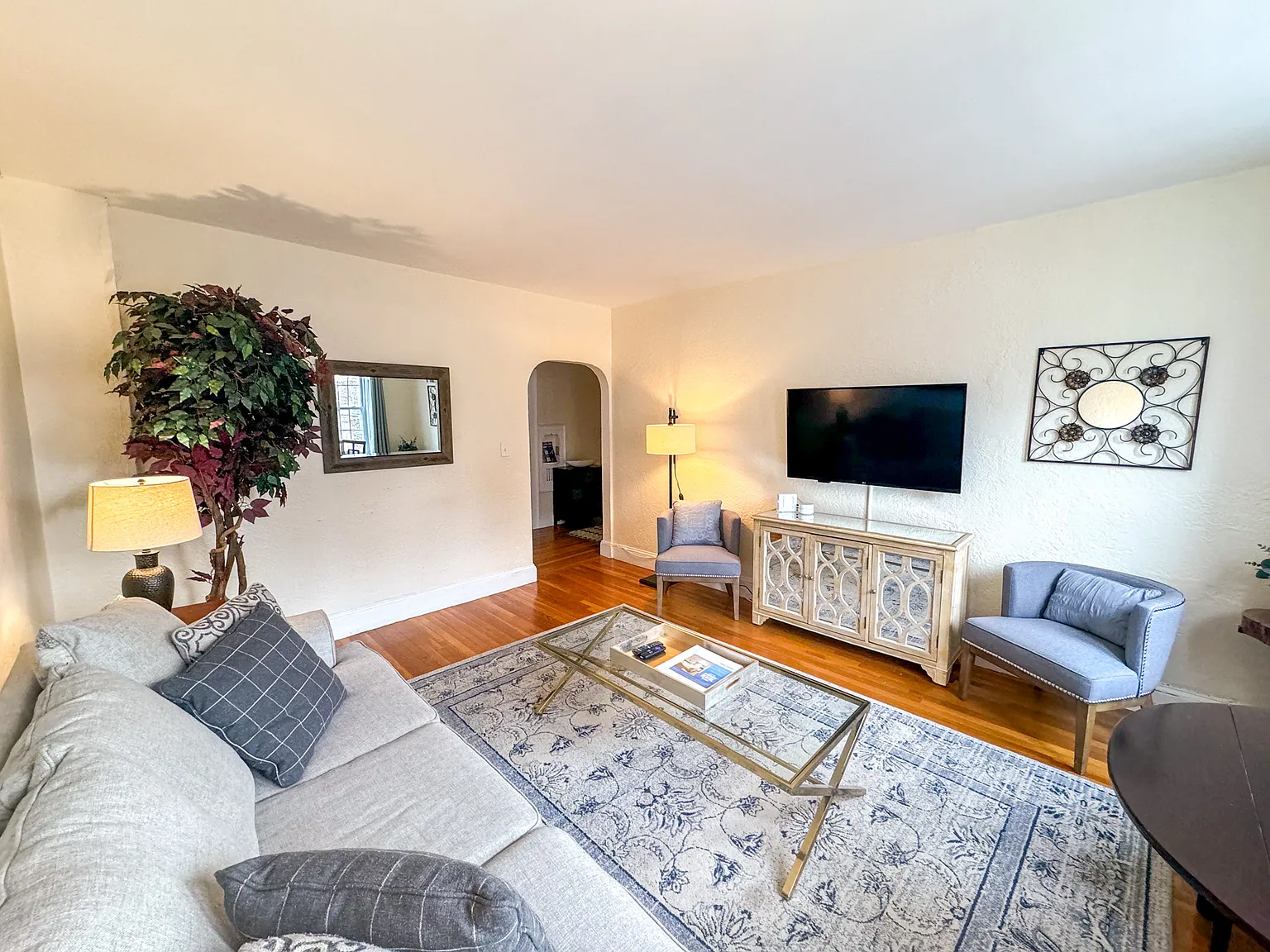 1 bed, 1.0 bath, 700 sqft, $4,500 — Photo 2