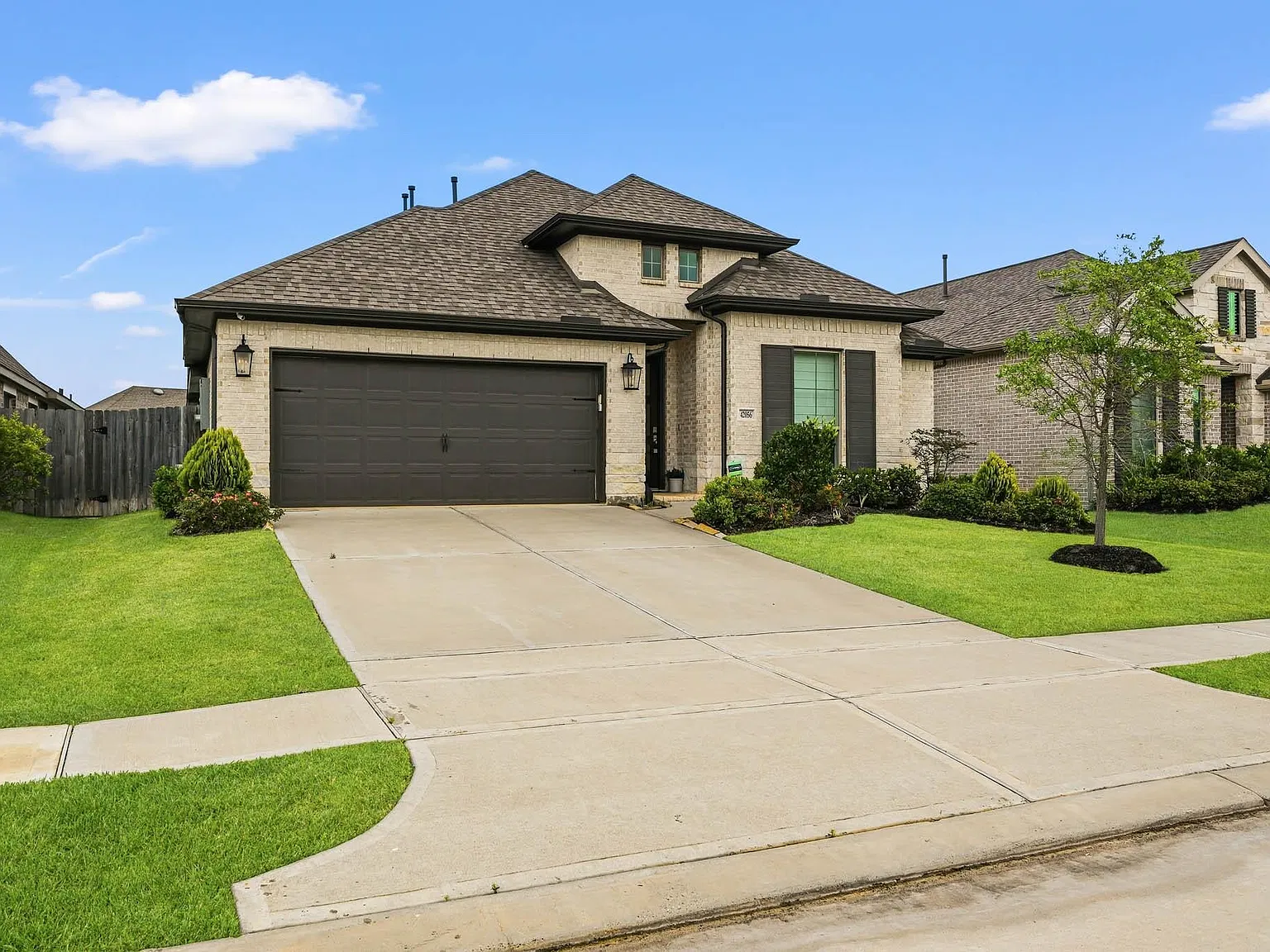 4 bed, 3.0 bath, 2602 sqft, $2,700 — Photo 2