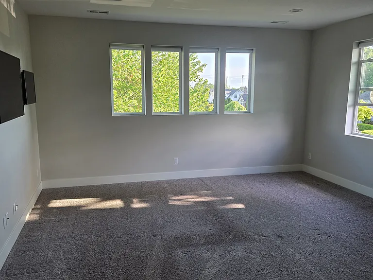 1410 Foxtail St — Photo 4