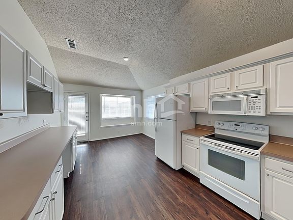 3rd image of 7928 Cannonwood Dr