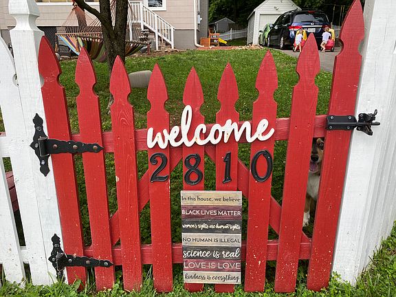 3rd image of 2810 Rosemary Ln