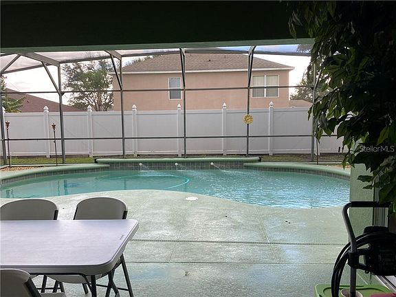 4th image of 949 Burland Cir