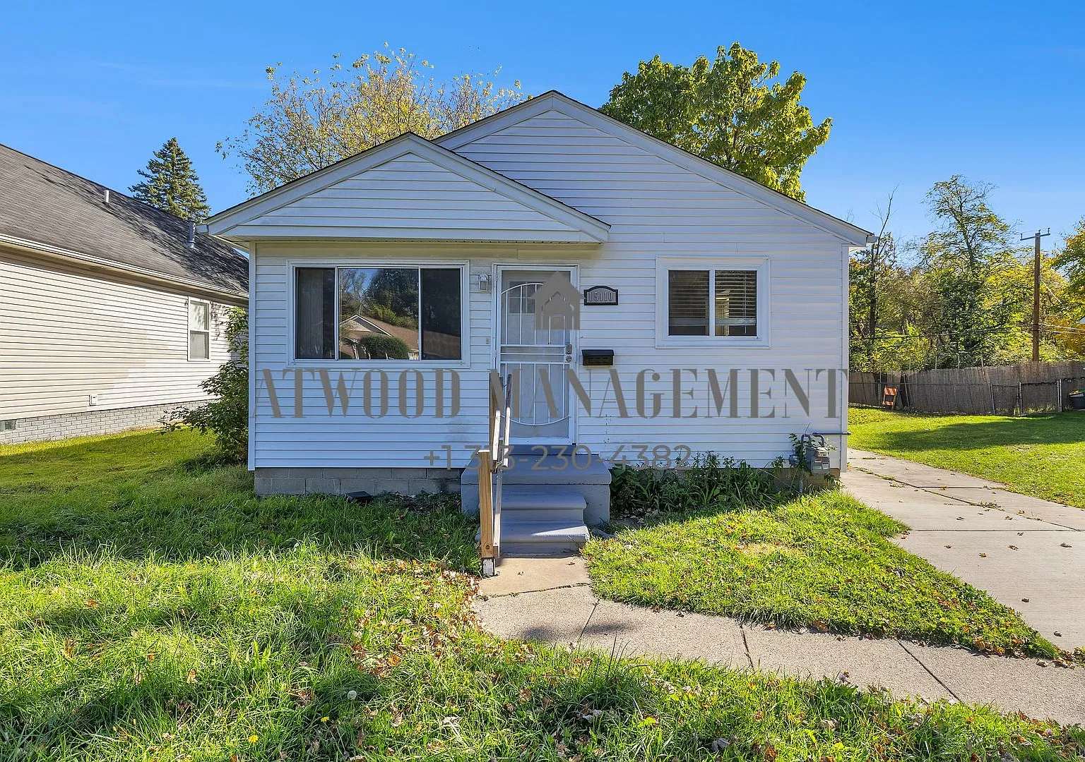This beautifully updated 3-bedroom, 1-bath single-family home is ready for move-in! — Photo 1