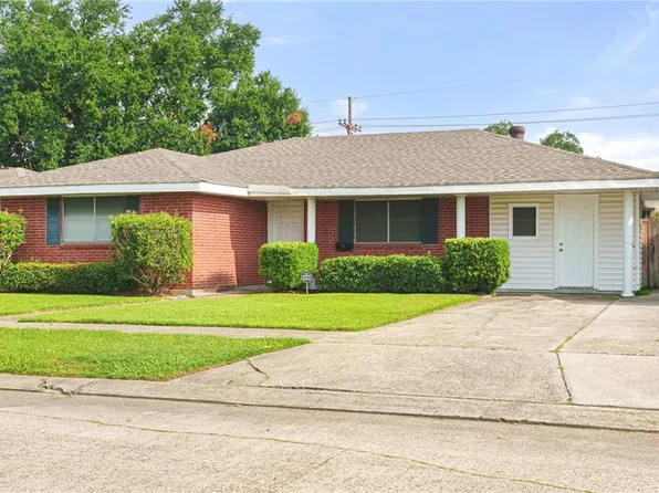 1945 Green Oaks Dr, Gretna, LA 70056