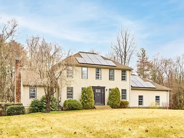 5 Dunny Cove Ln, Uxbridge, MA 01569