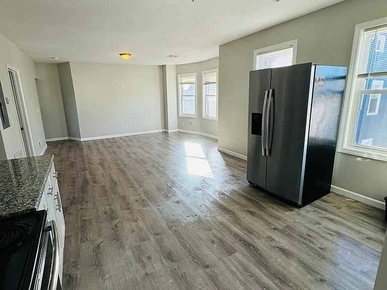 12 Magnolia St #3 — Photo 2