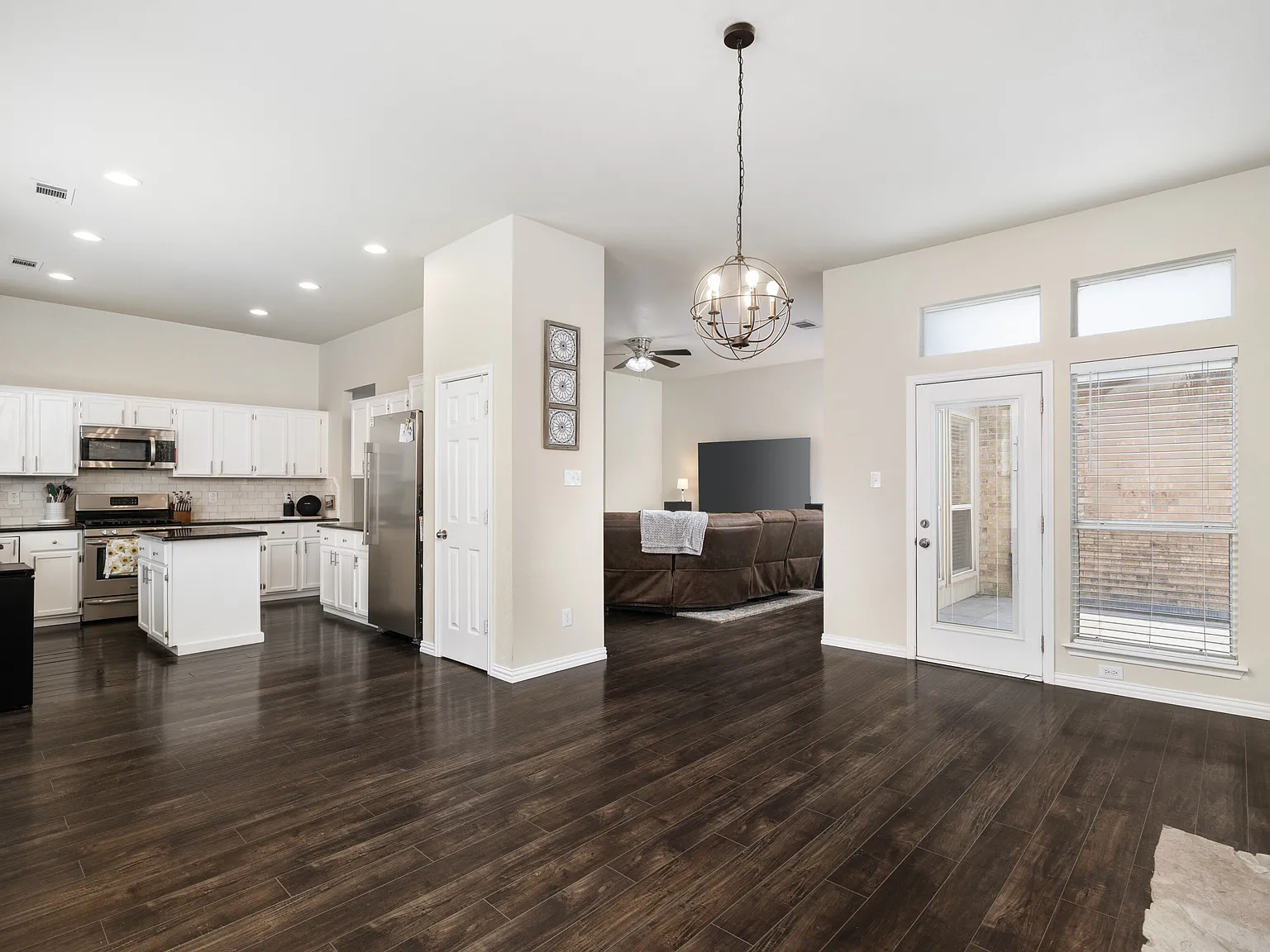 3 bed, 2123 sqft, $2,800 — Photo 3