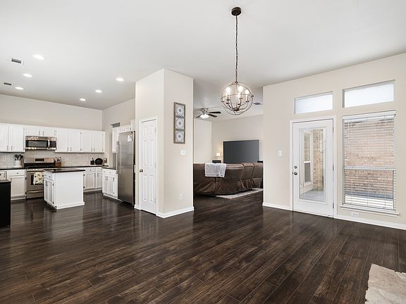 3rd image of 7501 Caribbean Dr