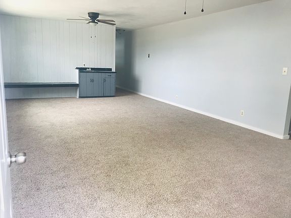 Family room with wet bar