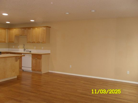 3rd image of 7503 NE 61st Way