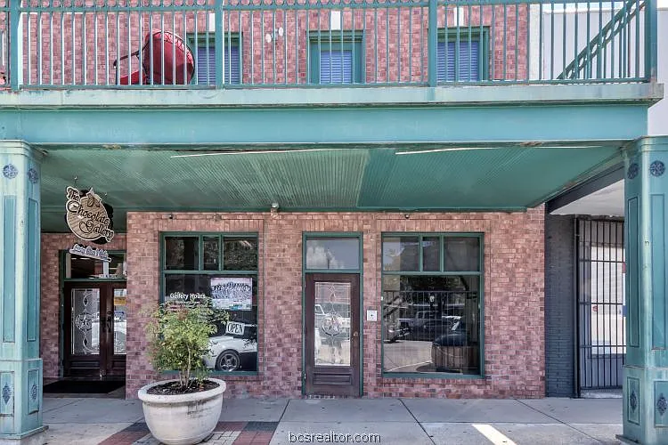 1 bed, 1400 sqft, $1,600 — Photo 2