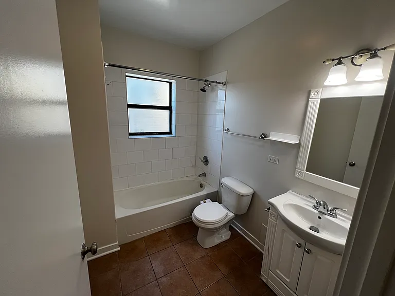 1522 W Howard St #2W — Photo 6