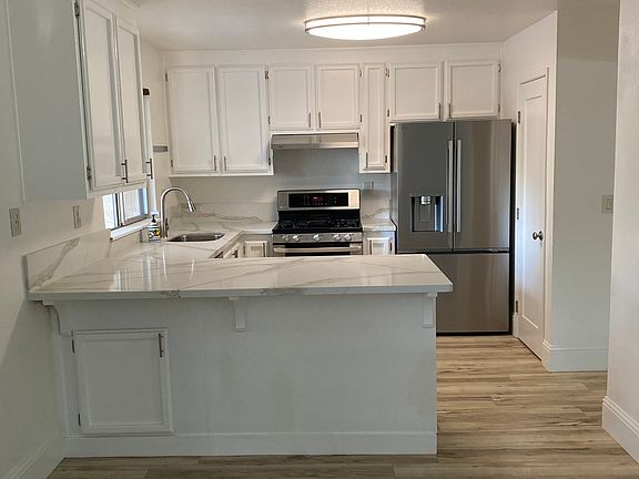 3rd image of 136 Waterford Dr