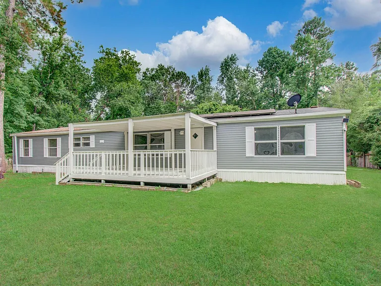 16307 Antelope Ln — Photo 2