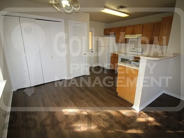 1408 Dugger Cir — Photo 3