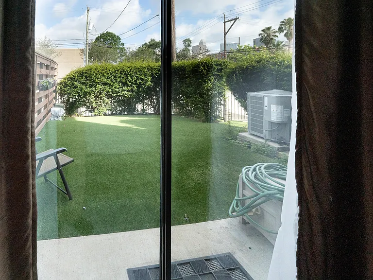 2301 Crawford St — Photo 11
