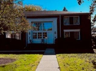 593 E Fox Hills Dr BUILDING D, Bloomfield Hills, MI 48304
