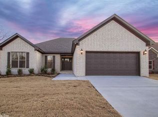 9032 Meadow Gardens Cir, North Little Rock, AR 72120