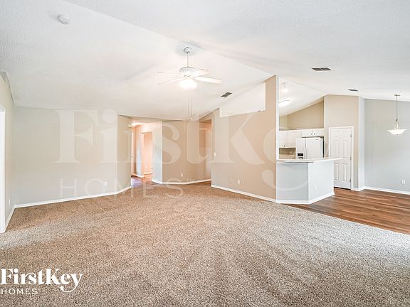 4th image of 1242 Summit Oaks Dr E