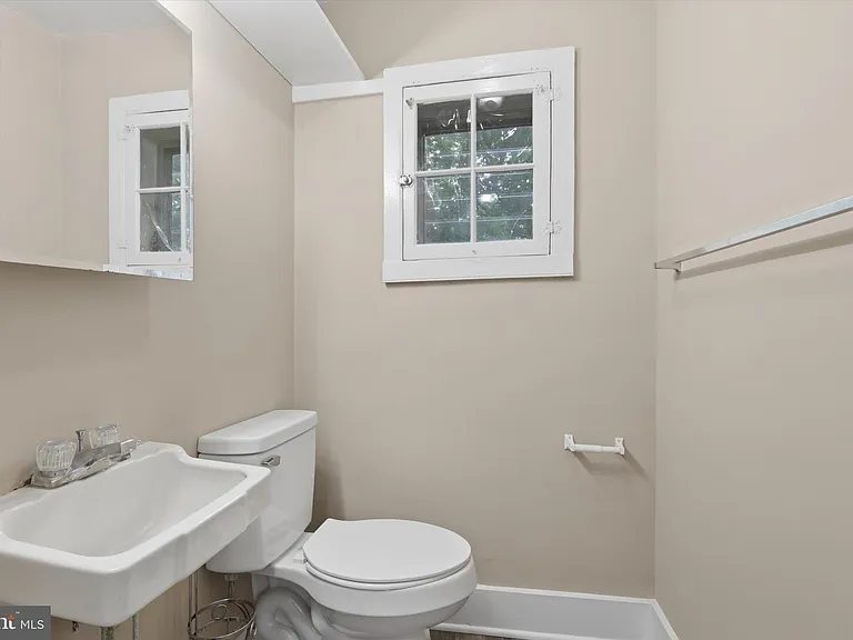 8606 Yellow Springs Rd — Photo 10
