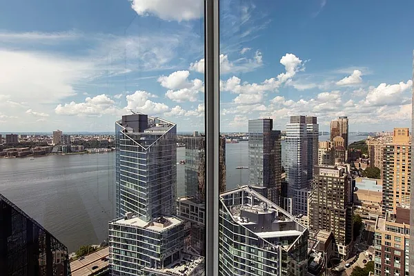 Sold by Douglas Elliman | media 21