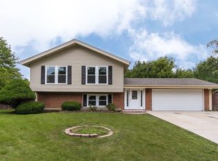 236 Strathmore Ct, Bloomingdale, IL 60108