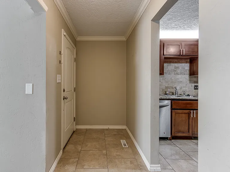 1515 Charles St — Photo 5
