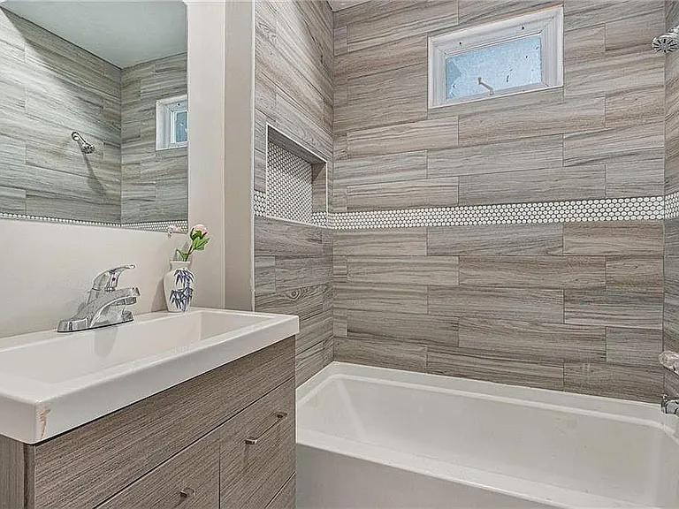 449 S Cherry St — Photo 5