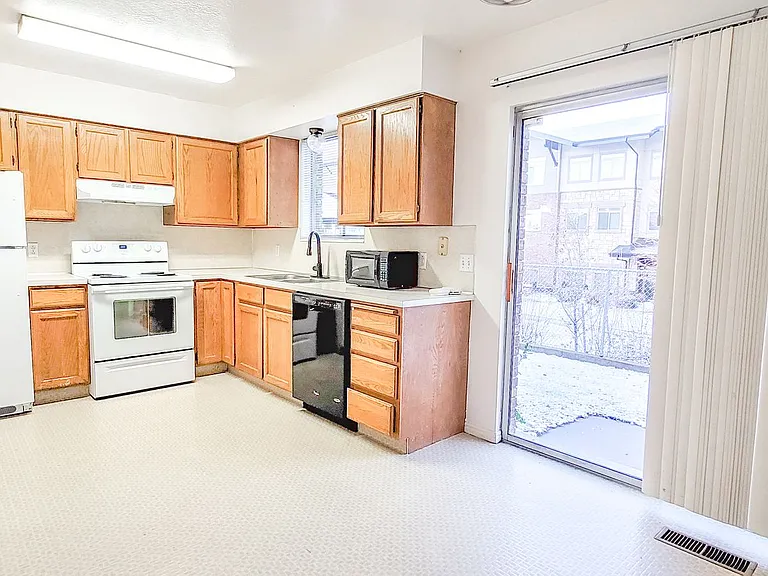 392 W 400 N — Photo 8