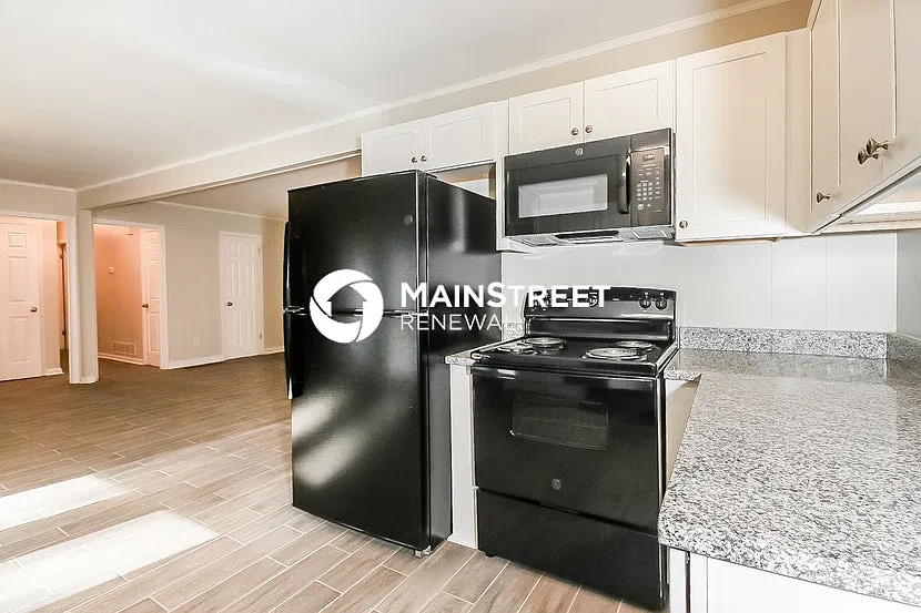3720 Pacific Dr — Photo 2