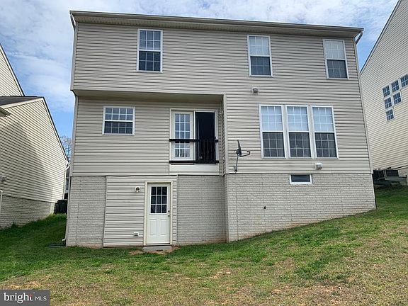 2nd image of 997 Riverdale Cir