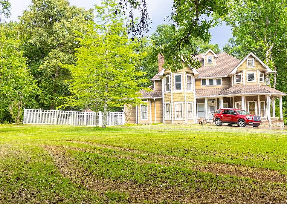1st image of 240 Carpenters Ln
