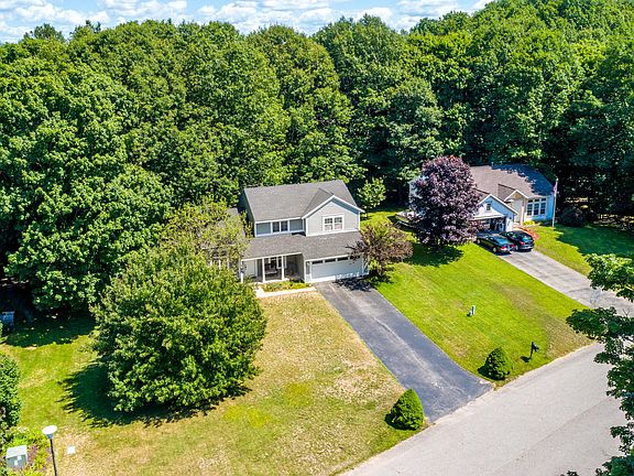 5th image of 135 Woodwind Dr