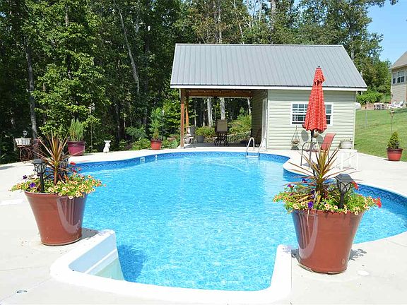 3rd image of 155 Lauren Dr SE
