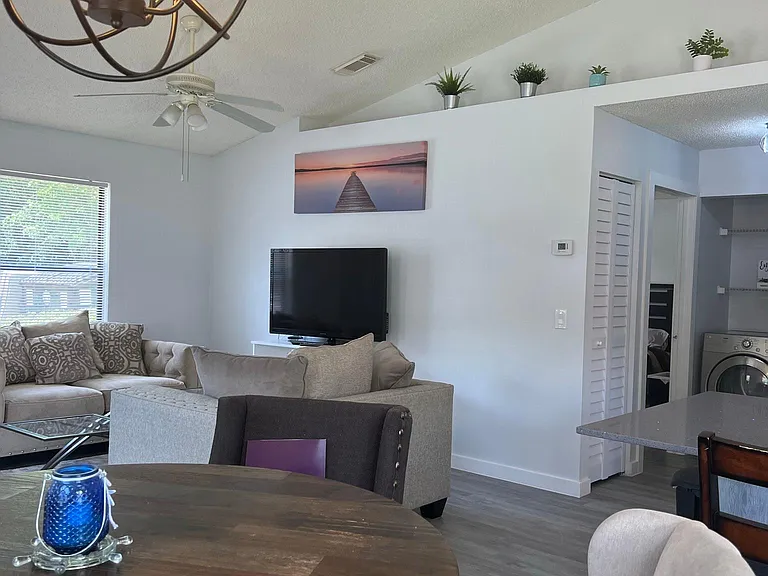 2812 Stoneway Ln — Photo 2
