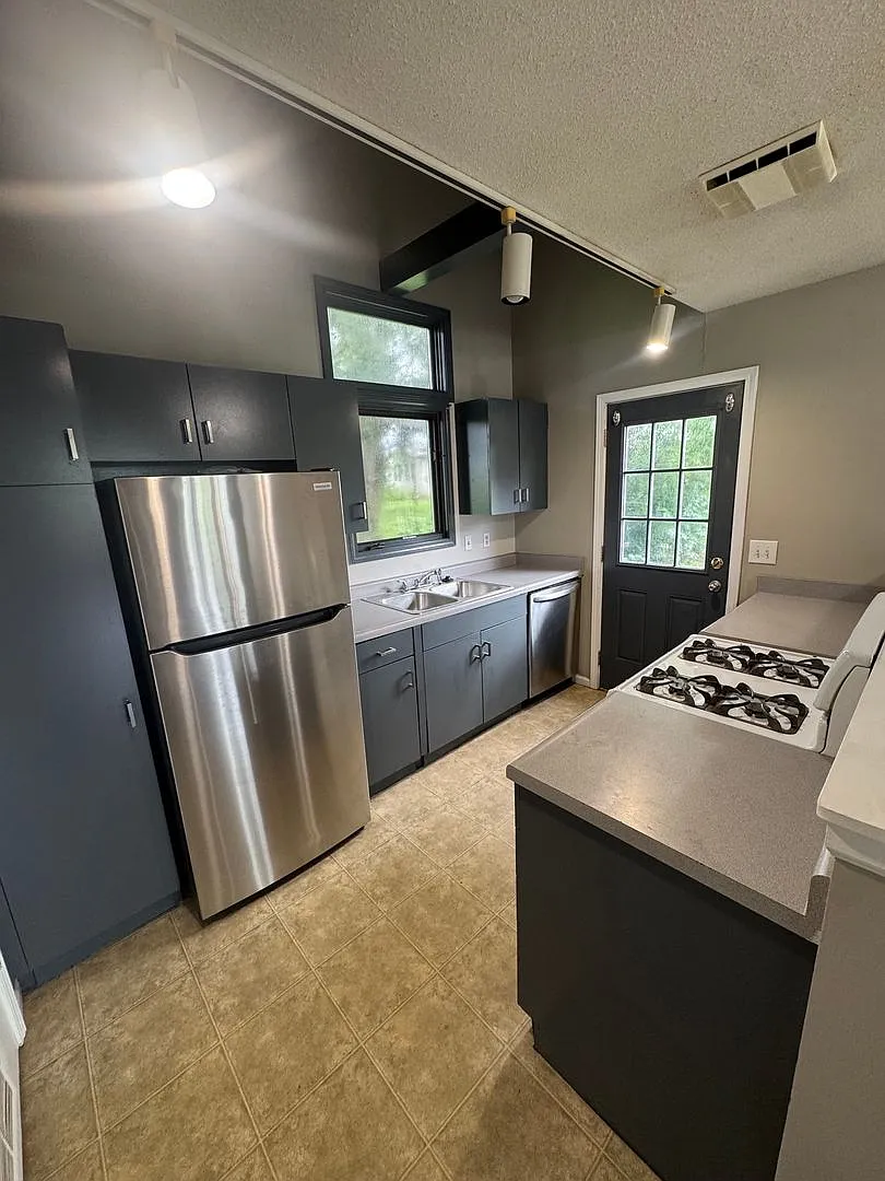 1324 Lofton Way — Photo 3