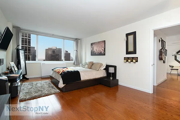 Sold by NextStopNY | media 3
