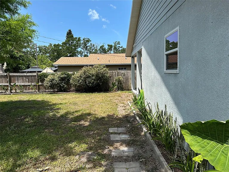 1119 Beverly Ave — Photo 19