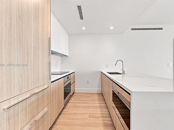 5th image of 2411 Laguna Cir #1903
