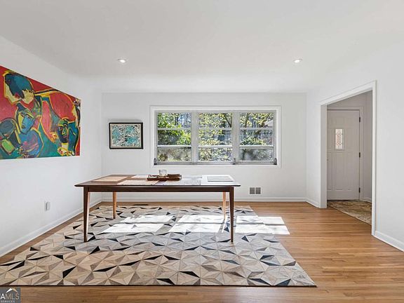 4th image of 2478 Woodacres Rd NE