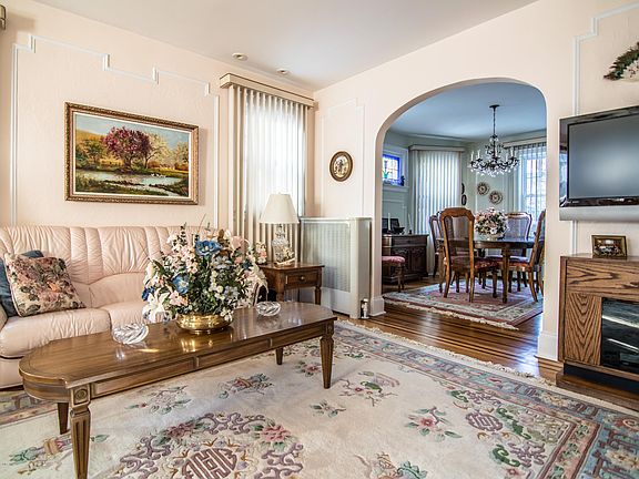 5th image of 604 N Burgher Ave