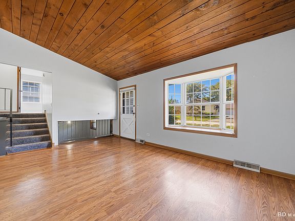 3rd image of 735 Bradley Ave