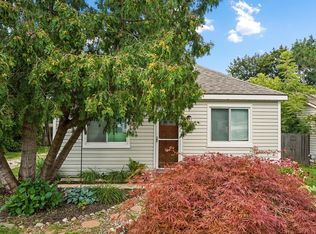 4020 Cresthaven Dr, Waterford, MI 48328