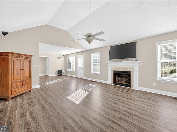 4th image of 132 Pineworth Pointe Dr