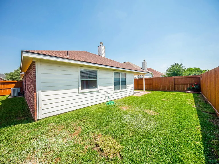 19247 Dillsbury Ct — Photo 4