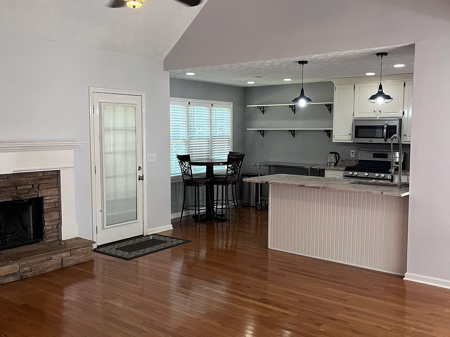5 bed, 2462 sqft, $2,950 — Photo 4